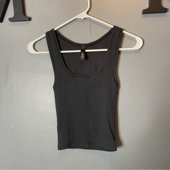 SKIMS Black Ribbed Crop Tank Top SIZE small - Picture 1 of 5